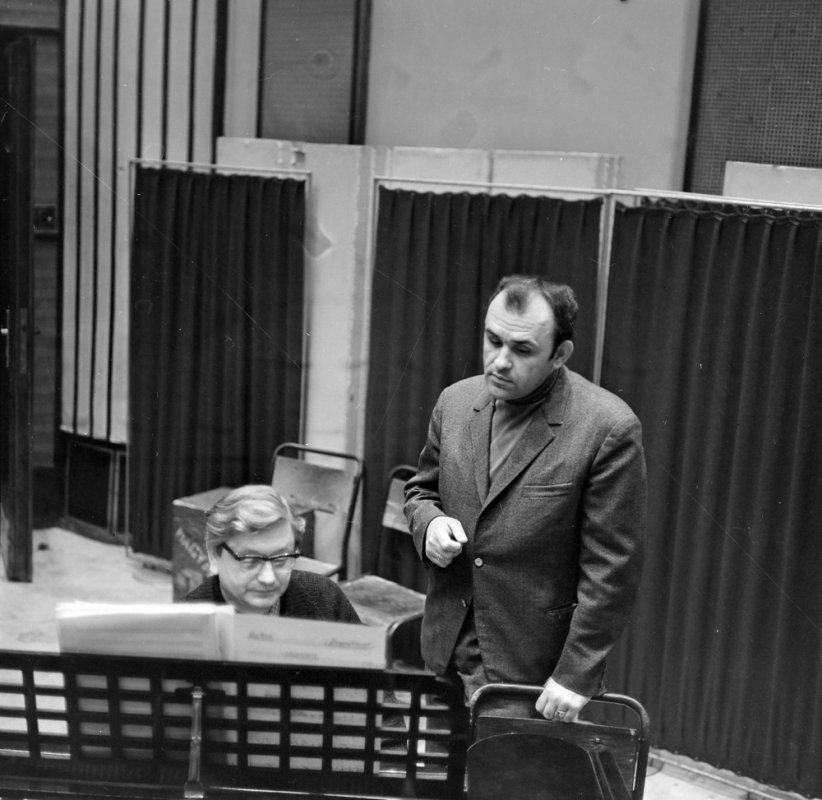 1969-ben a Magyar Rádió stúdiójában Ullmann Ottó zeneszerző és Hofi Géza