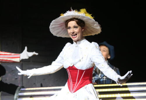 Auksz Éva, mint Mary Poppins - fotó: Jardek Szabina/Madách Színház
