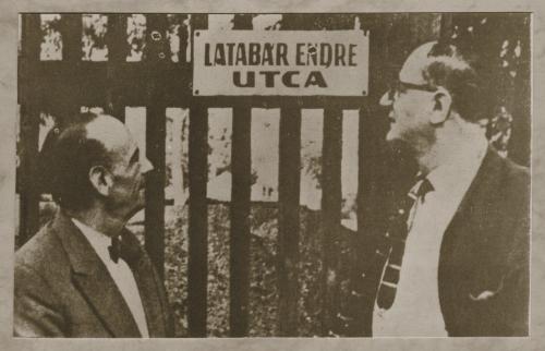 Latabár Árpád és Latabár Kálmán a miskolci Latabár utcában - forrás: Színészmúzeum, Miskolc
