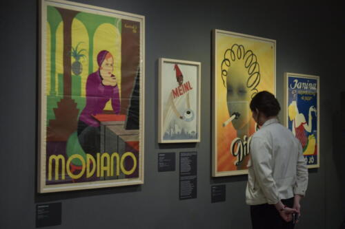 Résztvevõk az Art Deco Budapest - Plakátok, tárgyak, terek (1925-1938) címû kiállítás sajtóbemutatóján a Magyar Nemzeti Galériában 2022. április 11-én. - forrás: MTI/Koszticsák Szilárd