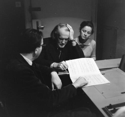 A Magyar Rádió stúdiójában Kodály Zoltán és mellette felesége, Péczely Sarolta (1961)