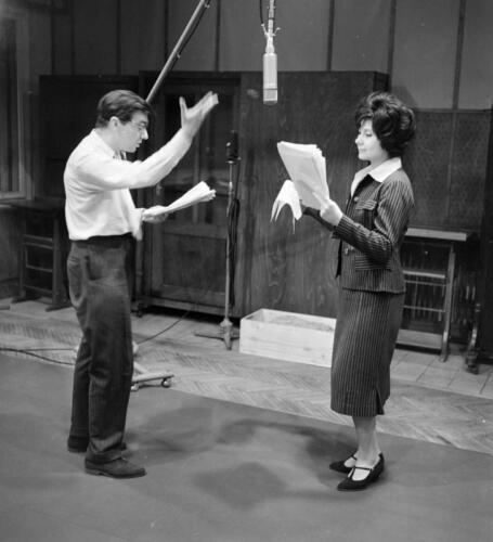A Magyar Rádió stúdiójában  1960-ban, Shakespeare Hamlet című drámája alapján készült rádiójáték felvételekor. Gábor Miklós és Ruttkai Éva színművészek - forrás: Fortepan, adományozó: Szalay Zoltán