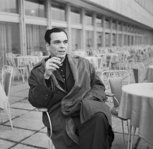 1971, Dunakorzó, a Hotel Duna Intercontinental terasza, Rátonyi Róbert színművész - forrás: Fortepan, adományozó: Kotnyek Antal